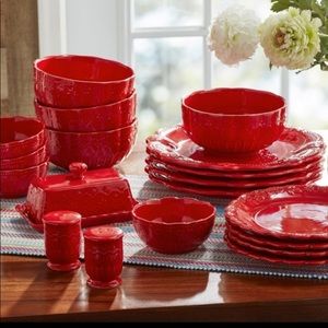 Pioneer woman "Toni" 20 piece dish set. RED New in Box